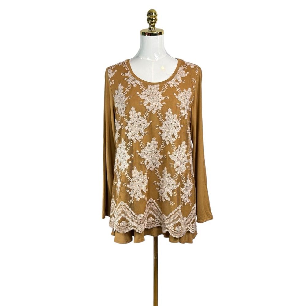 Woman’s LOGO Lavish floral lace overlay long top size M